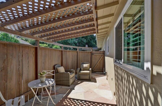 Building Photo - 124 Oakwood Dr