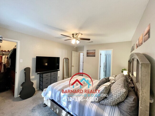 Building Photo - Available Mid July: Well maintained Duplex with Garage and Yard- Close to TX State Bus Stop!