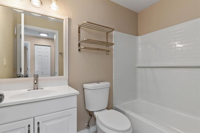 Building Photo - 18019 Avonsdale Cir