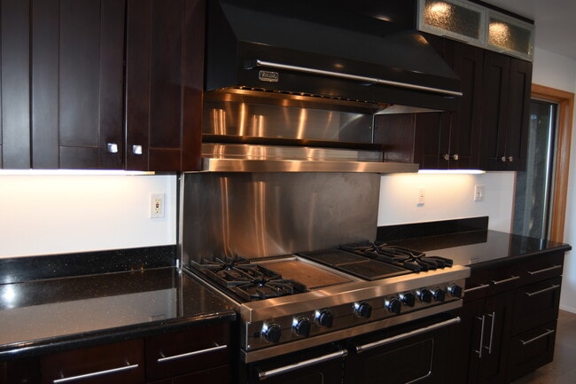 Building Photo - 15 Anson Rd