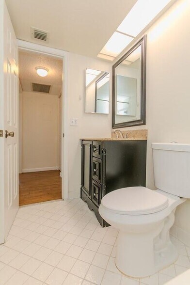 Building Photo - 4464 Oak Terrace Dr