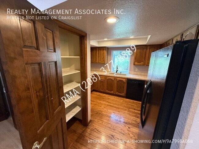 Building Photo - 4600 Savannah Ln