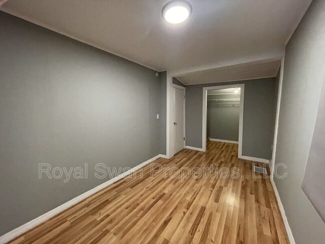 Building Photo - 924 Vistabula St