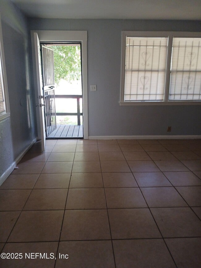 Building Photo - 2124 Danese St