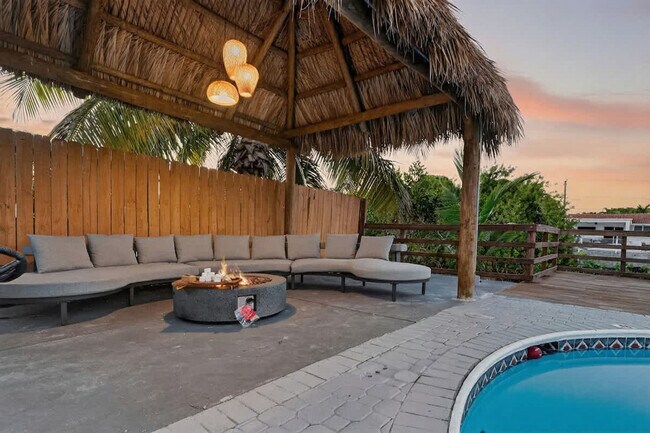 Building Photo - 2365 NE 195th St