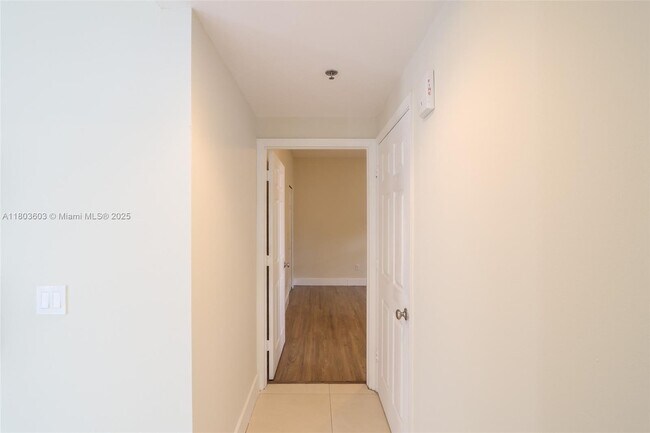 Building Photo - 3245 NE 184th St