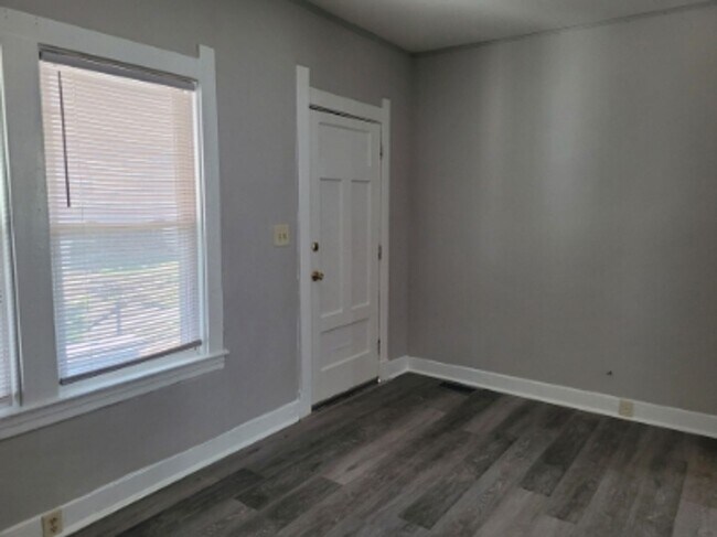 Building Photo - 40212