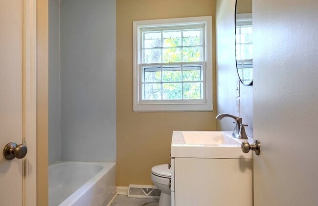 Building Photo - 102 Beech Creek Dr NW