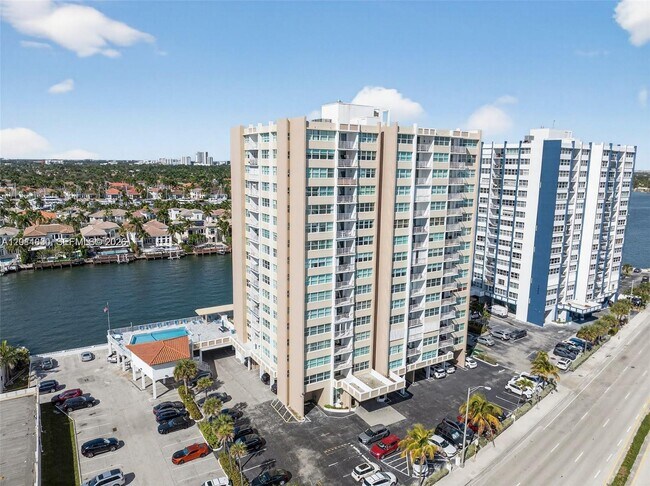Building Photo - 1410 S Ocean Dr