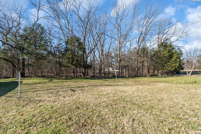 Building Photo - AVAILABLE NOW! 3 BEDROOM 2 BATHROOM HOME O...