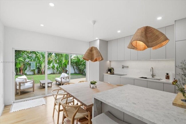 Building Photo - 753 NE 82nd Terrace