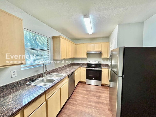 Building Photo - 320 Ezekial Ave