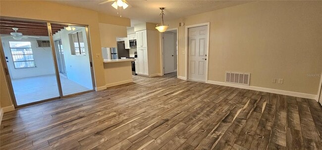 Building Photo - 1329 Fairfield Dr