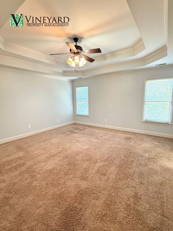 Building Photo - 102 Oak Ridge Trail