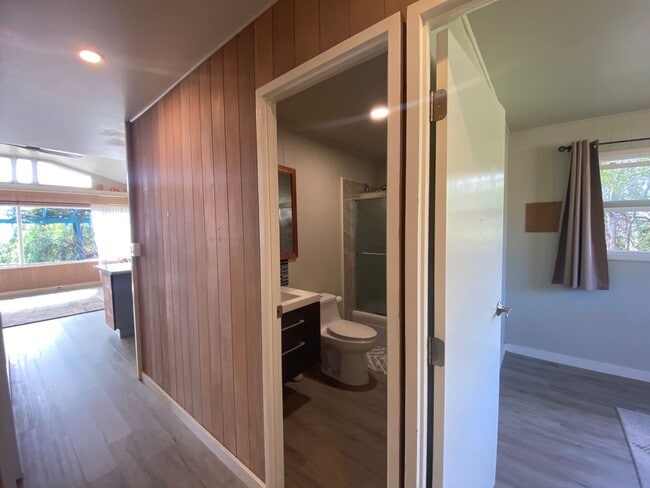 Building Photo - Charming Vintage 3-Bedroom, 1-Bath Home in Waimea