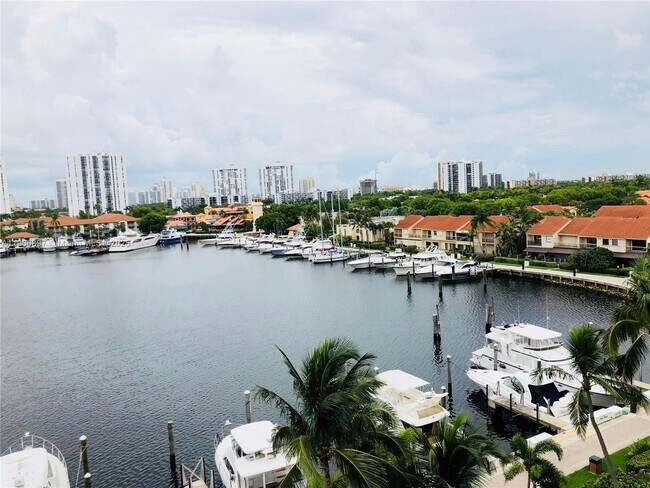 Building Photo - 3610 Yacht Club Dr