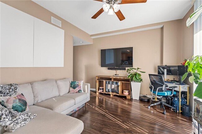 Building Photo - 3040 Peachtree Rd NW