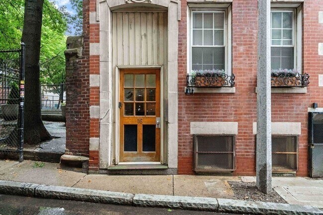 Primary Photo - 16 Stillman St