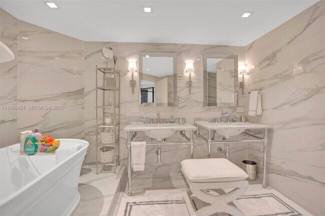 Building Photo - 2000 Island Blvd