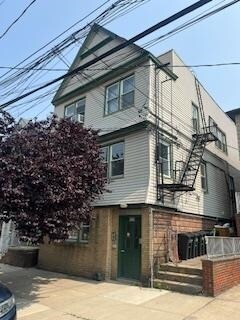 Primary Photo - 131 W 25th St
