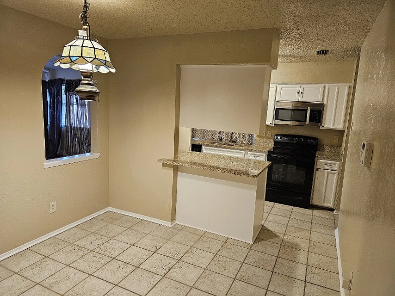 Building Photo - 1733 Crystal Way