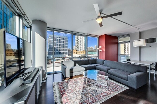 Building Photo - 123 S Green St