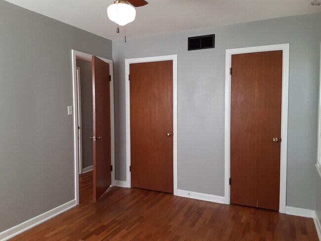 Building Photo - 1214 Glidewell Ave