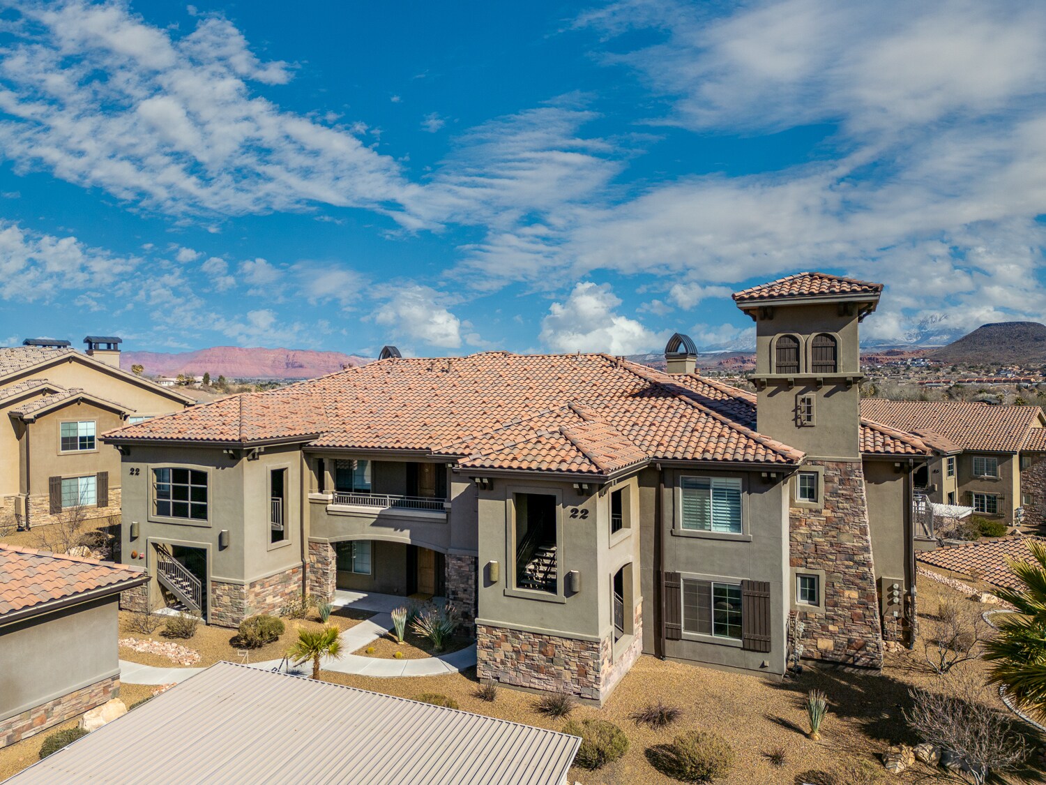 Building Photo - 810 S Dixie Dr
