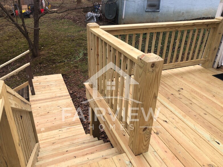 Back Deck - 3520 Demott St