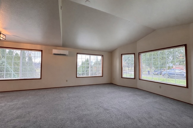 Building Photo - Country Living