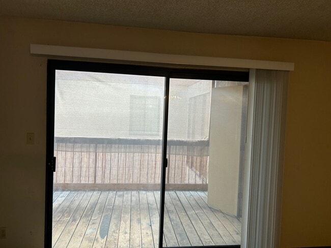 Building Photo - **3RD FLOOR CONDO NEAR VIRIGINA LAKE - LAK...