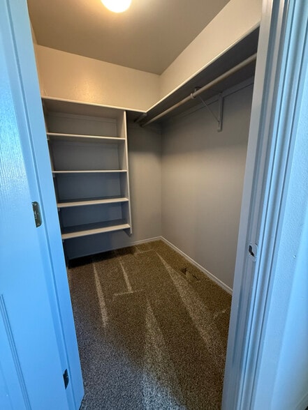 Building Photo - 607 Meadowbrook Dr