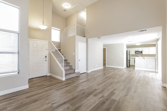 Building Photo - 2446 Cliffwood Dr