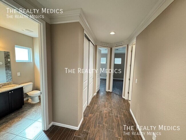 Building Photo - 15764 Ave Of The Arbors