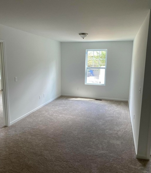 Building Photo - 2682 Valley Dr