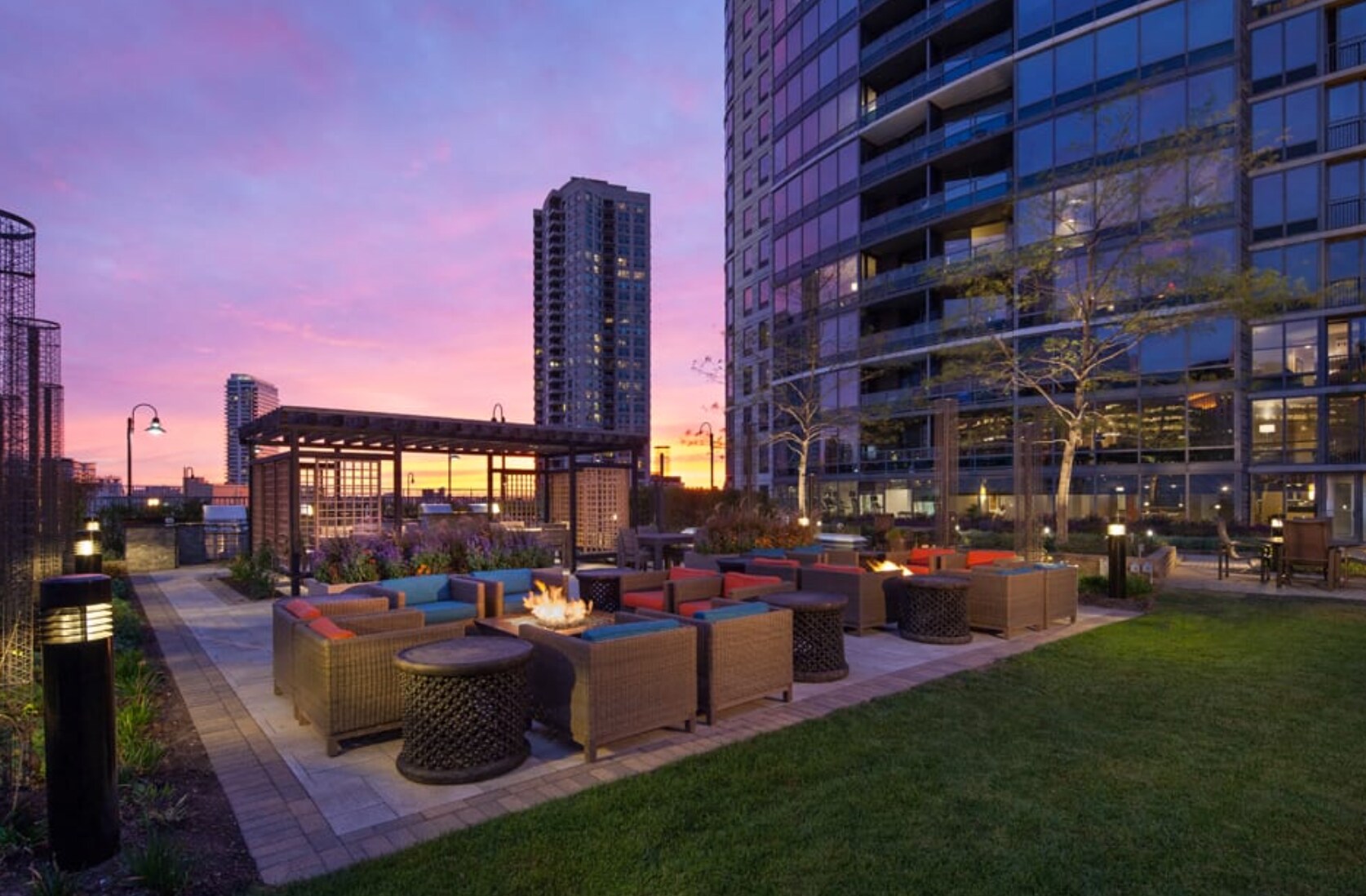 Building Photo - 645 N Kingsbury St