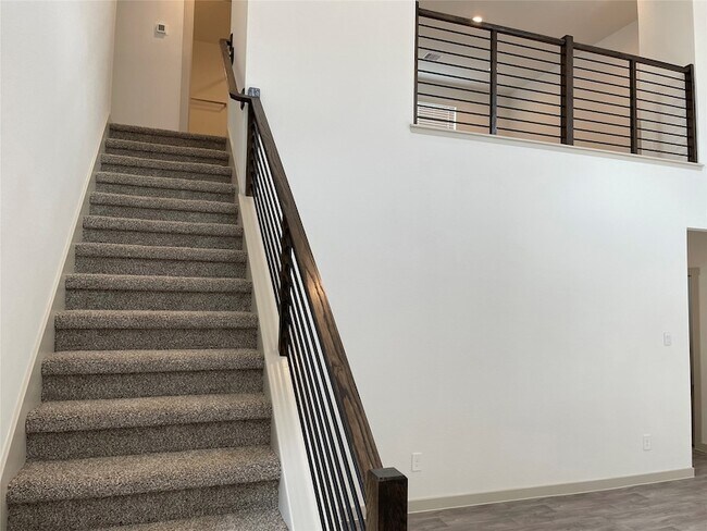 Building Photo - 12721 Oxford Gate Dr