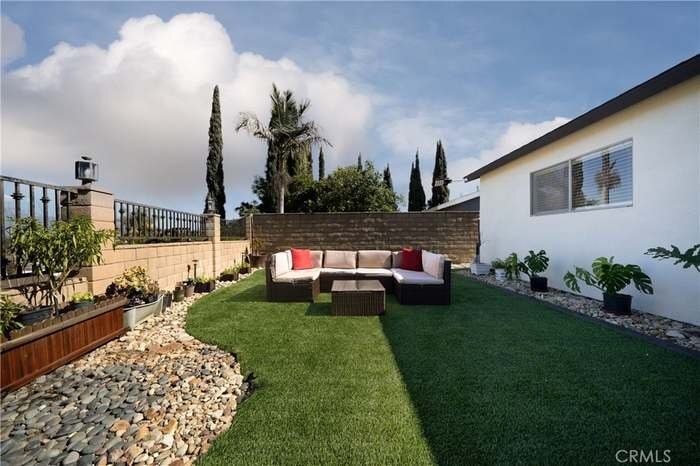 Building Photo - 3986 Valle Vista Dr