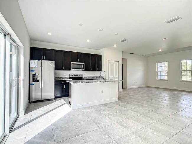 Building Photo - 406 Marion Oaks Trail