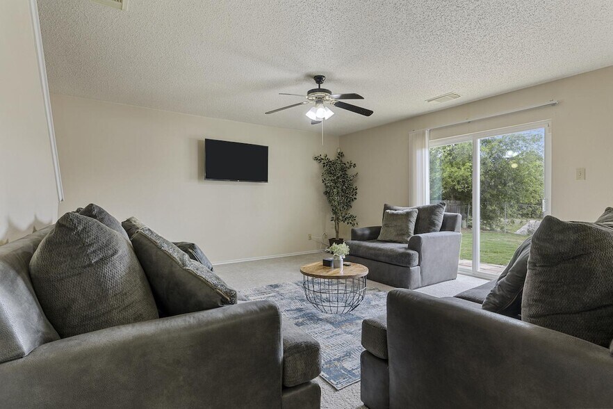 Building Photo - Charming 7-Bedroom Home in a Prime San Antonio Location!