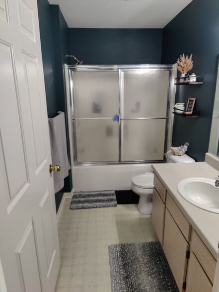 Building Photo - 1006 E Duncan St