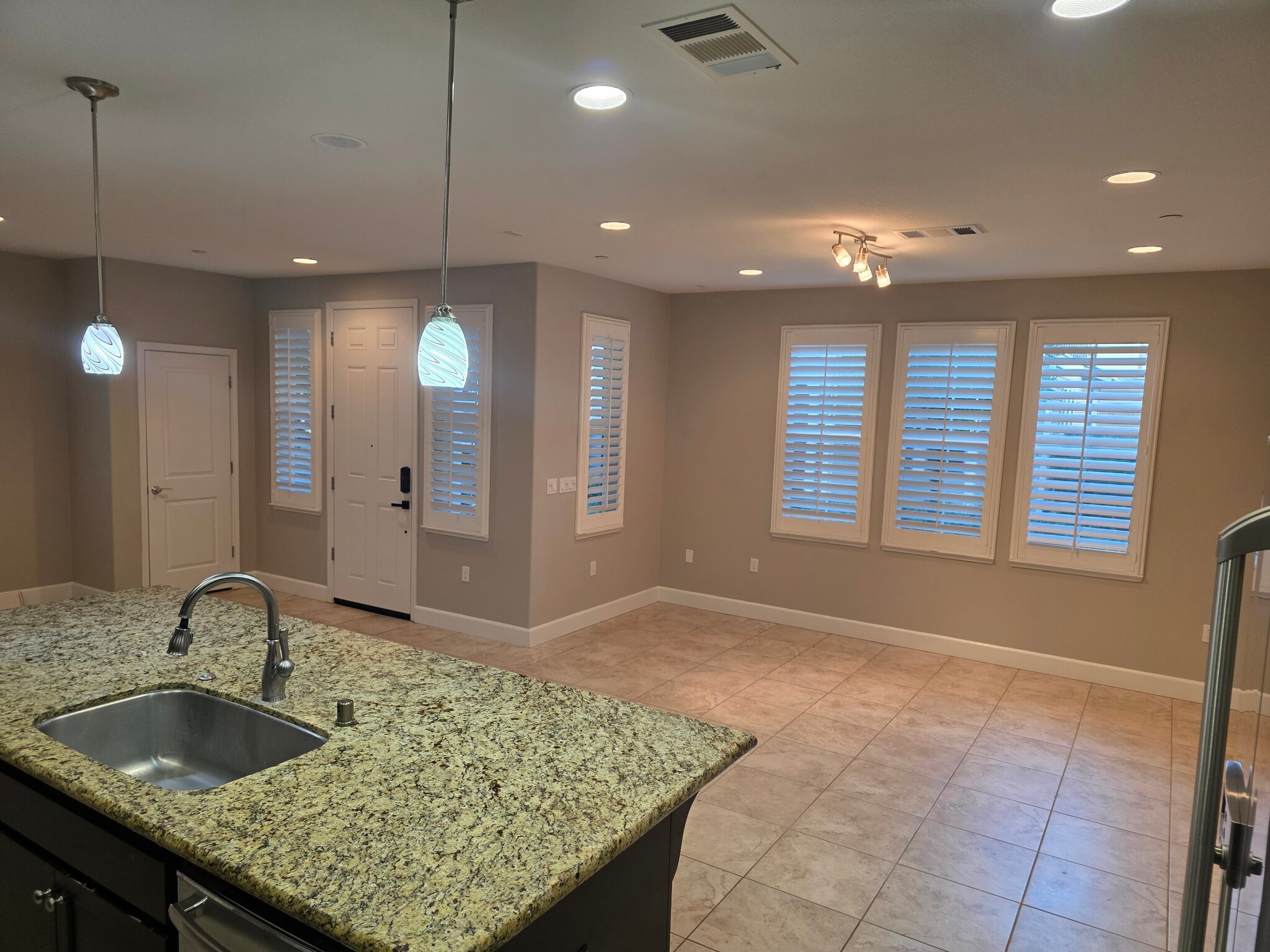 Building Photo - 5009 Telegraph Blvd