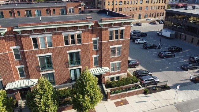 Building Photo - 120 E Mound St