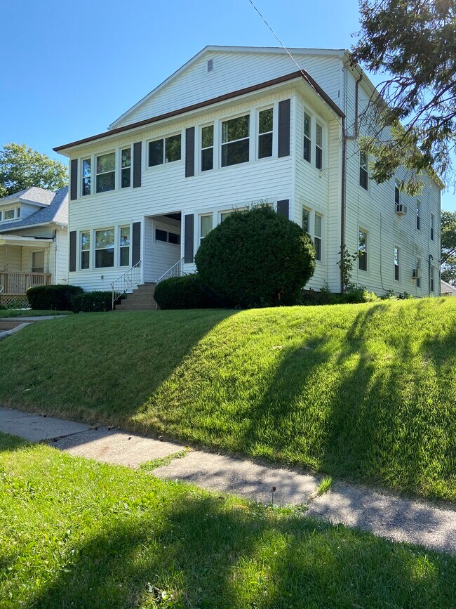 Building Photo - 2018 Lillie Ave