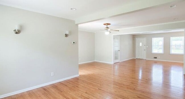 Building Photo - 2866 Manor Ct