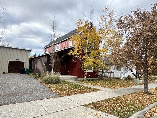 Building Photo - 813 N 15th Ave