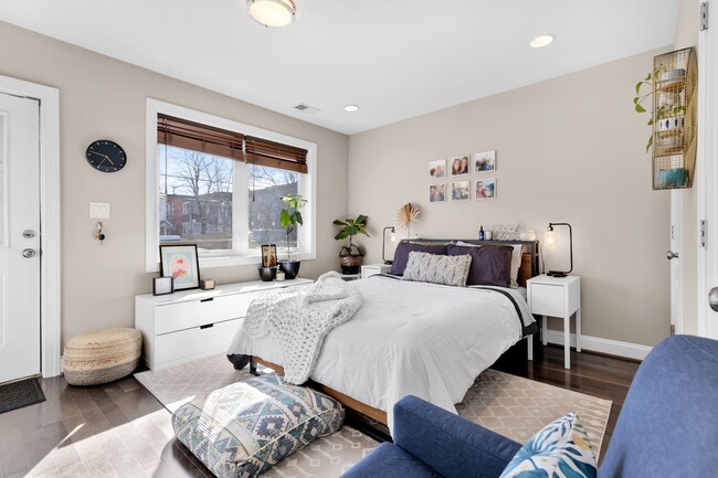 Building Photo - 712 Shepherd Rd NW