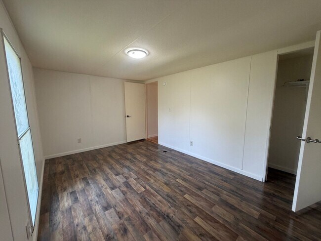 Building Photo - FOR RENT IN BREAUX BRIDGE!
