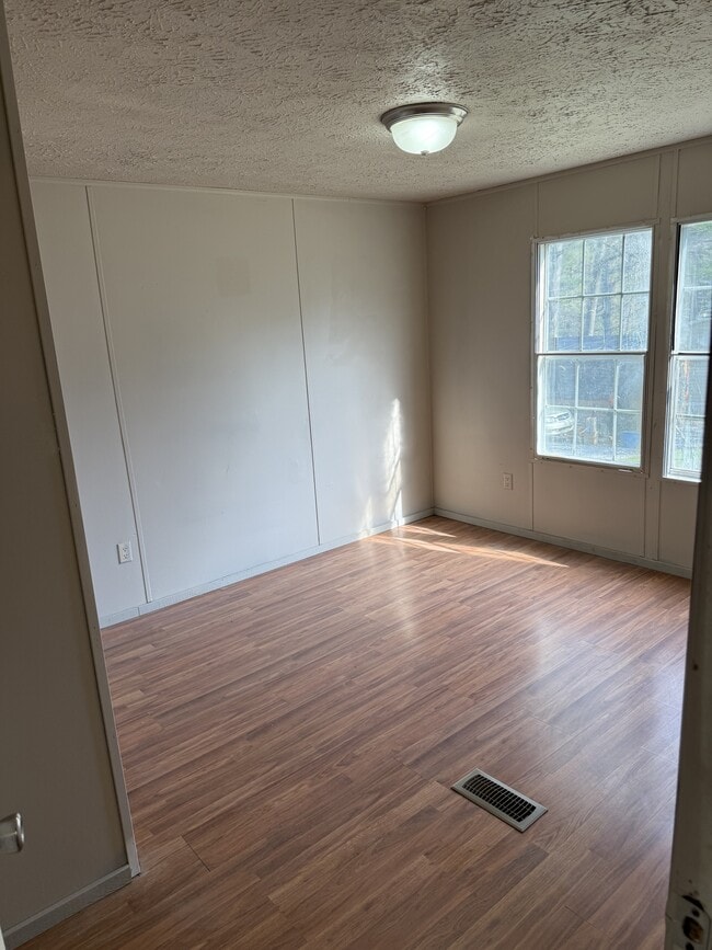 Building Photo - 110 Robin Meadow Ln