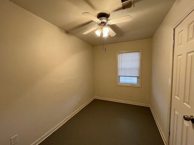 Building Photo - Renovated 3 Bedroom 2 Bath Home for Rent!!
